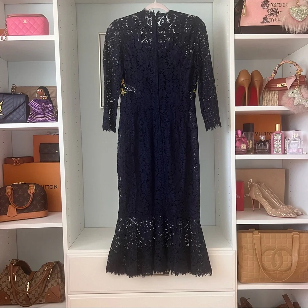 SOLD!  💕 NWT Dolce & Gabbana $4995 Floral Embroidered Lace in Navy - Picture 5 of 12
